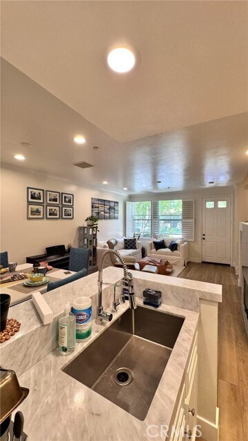 Building Photo - 120 Jadestone