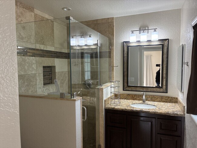 Building Photo - 3 Bedrooms with big backyard-CALL FOR OUR MOVE IN SPECIAL