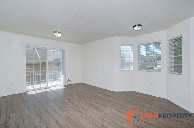 Building Photo - 2101 N Aurora Way
