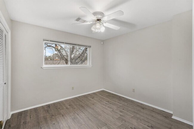 Building Photo - 10814 Sugar Hill Dr
