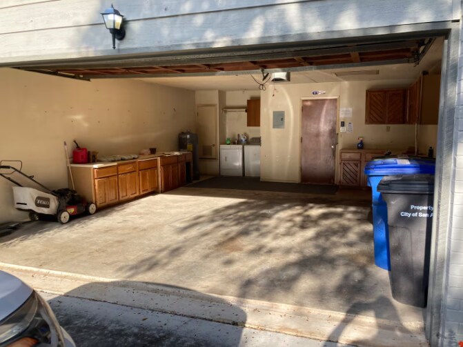 Building Photo - 15218 Bent Moss St