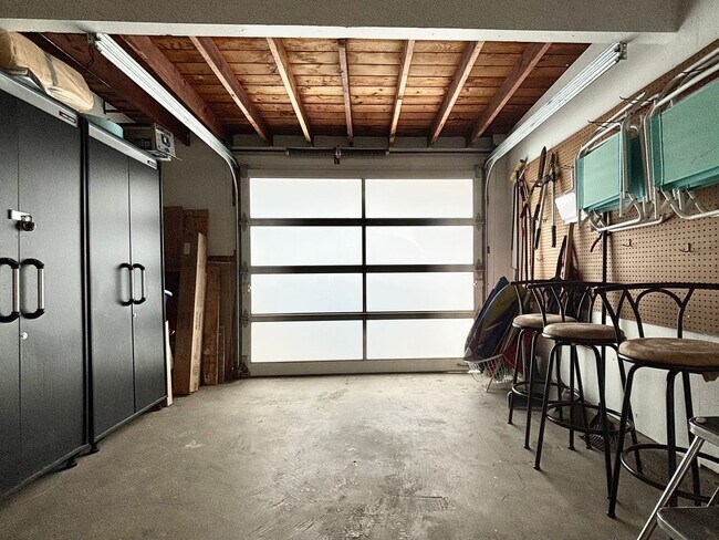 Building Photo - 207 Rossmore- MFR