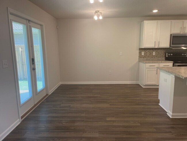 Building Photo - 5241 Peach Dr