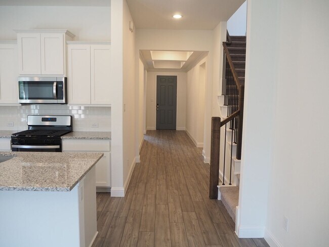 Building Photo - 2201 Yellowhammer Rd