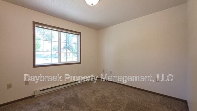 Building Photo - 317 16th St S