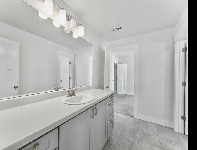 Building Photo - 3 Bed | 2.5 Bath | 2,365 sq ft above grade | Full unfinished basement | 2-car garage