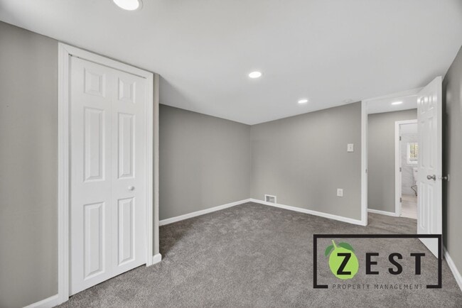 Building Photo - Beautiful Updated 4 Bed 1.5Bath Colonial **Open House Sunday June 21st from 1pm to 2pm**