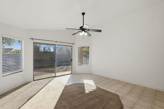 Building Photo - Four beds! Gilbert Location!