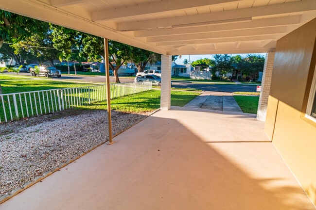 Building Photo - 954 Omar Rd