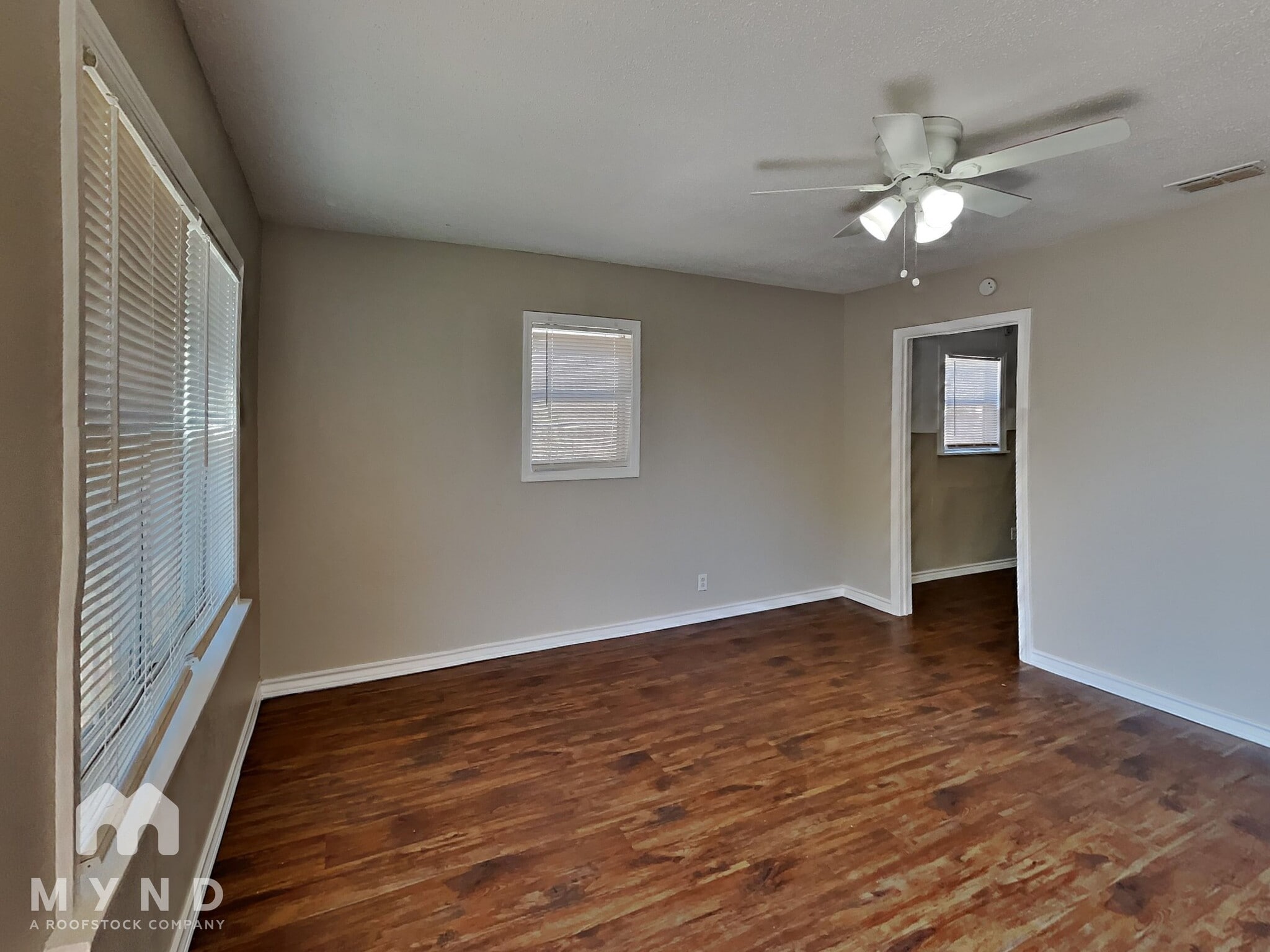 Building Photo - 108 N Avenue V