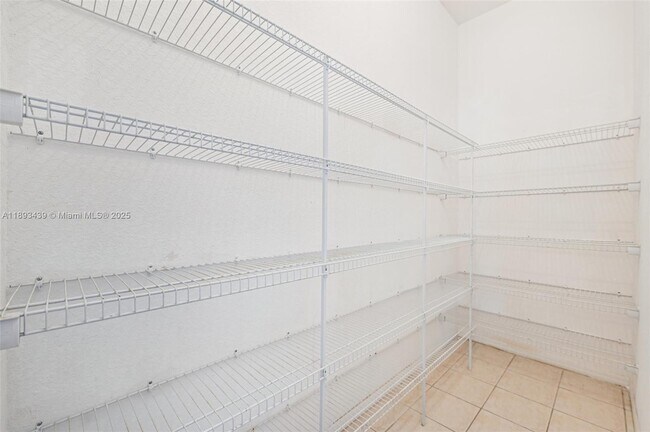 Building Photo - 2456 SE 19th Ct