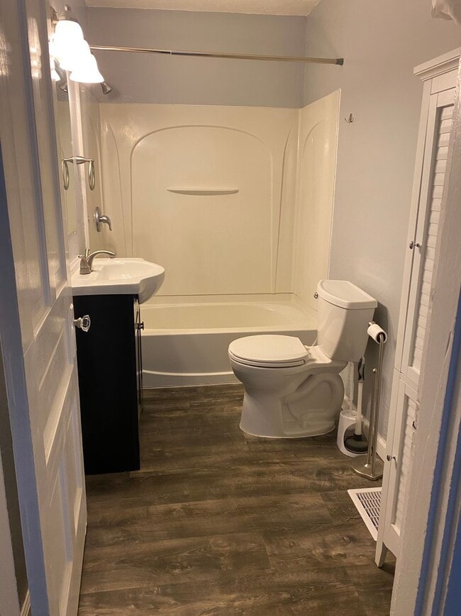 Building Photo - Recently updated building in Bellevue area of Pittsburgh