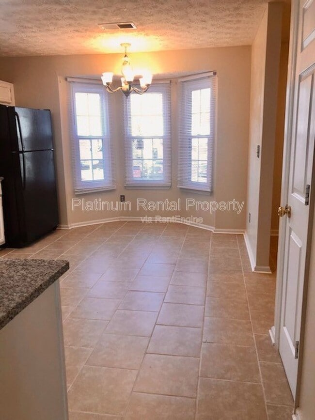 Building Photo - 6574 Meadow Green Cir