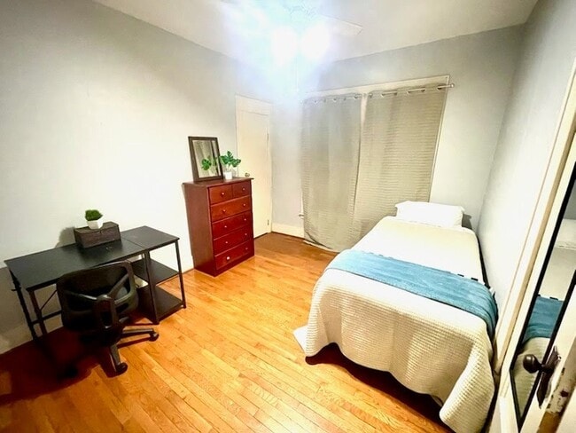 Building Photo - 916 Ackerman Ave