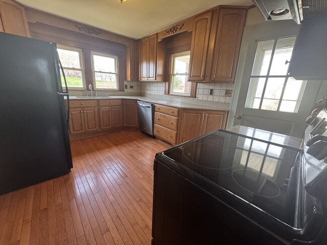 Building Photo - 2450 Sparta Rd