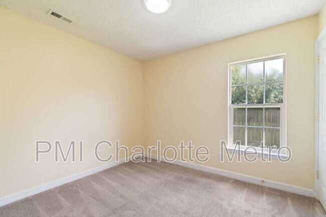 Building Photo - 3649 Dashiel Dr