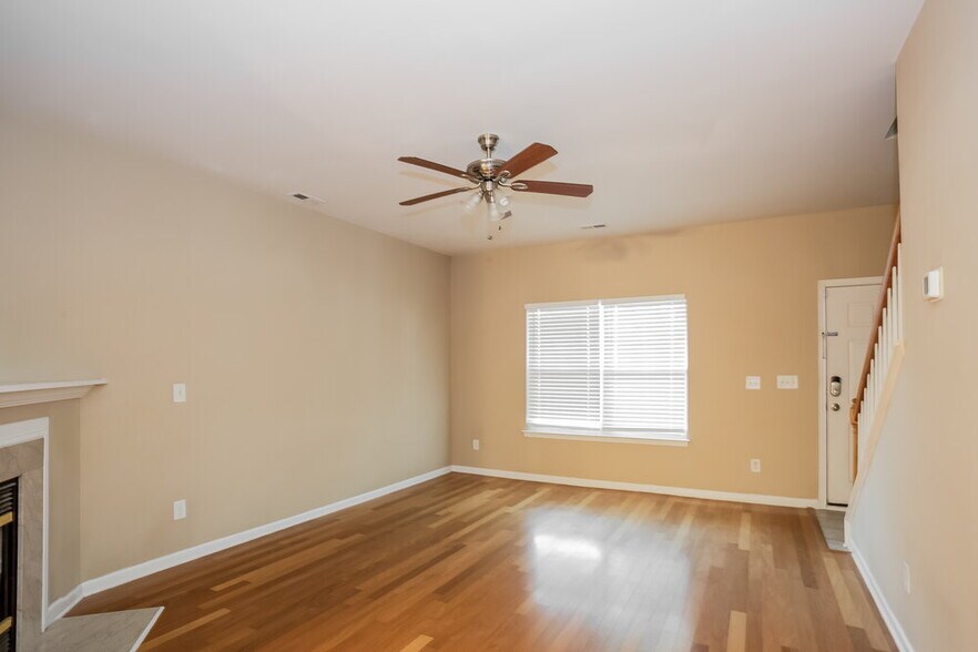 Building Photo - 1530 Ladora Dr