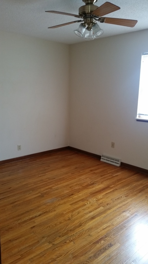 Building Photo - 2 Bedroom, 1.5 Bath Townhouse in Clinton, IA