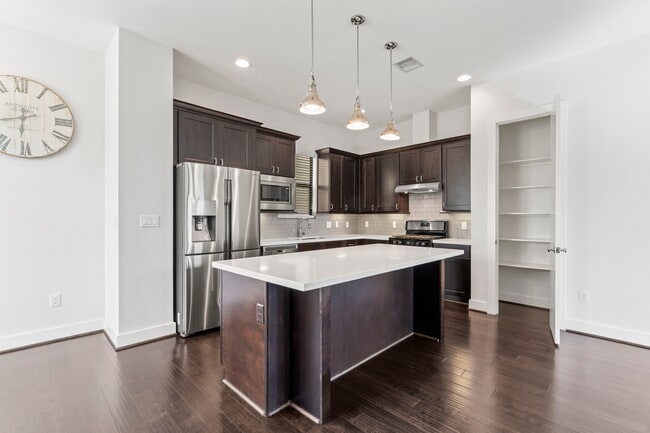 Building Photo - 2909 Gillespie St