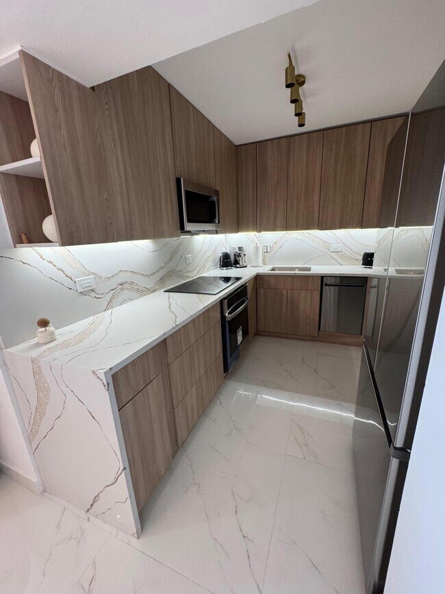 Building Photo - 20515 E Country Club Dr