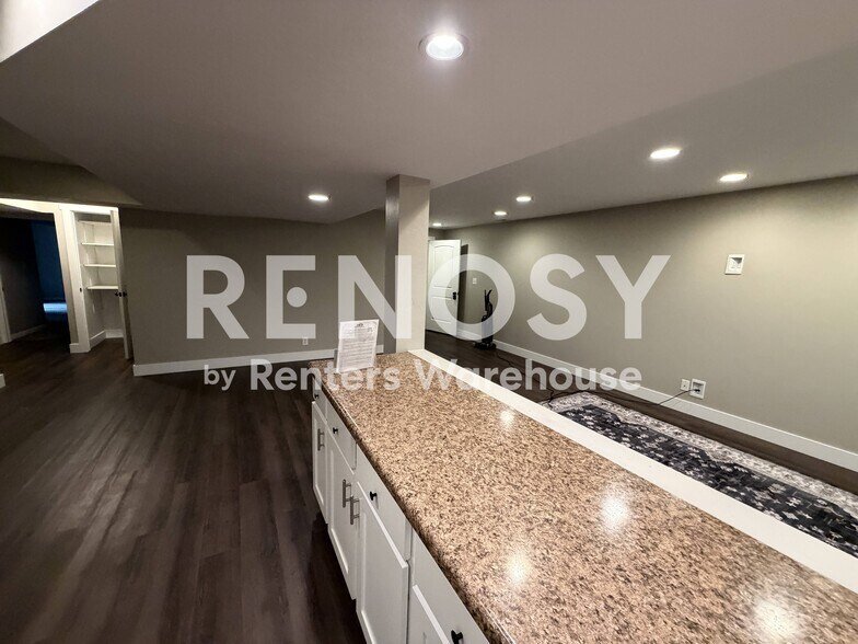 Building Photo - 3891 E Cunninghill Dr