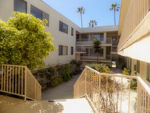 Building Photo - 505 Idaho Ave in Santa Monica - steps to M...