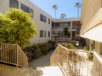 Building Photo - 505 Idaho Ave in Santa Monica - steps to M...