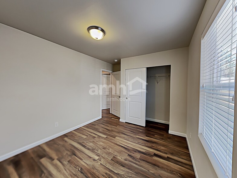 Building Photo - 14127 67th Ave E