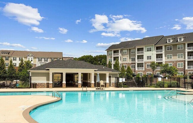 Building Photo - 3 Level END UNIT townhouse in Market Squar...