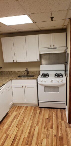 Building Photo - 47 Linden St
