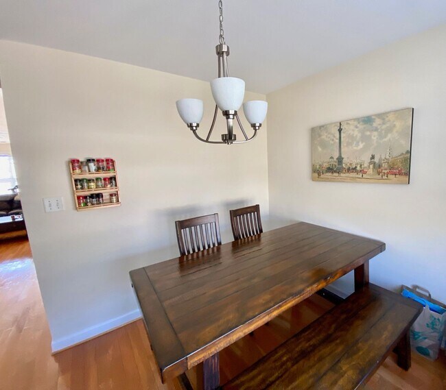 Building Photo - 3BD/3.5 Condo with Garage & Backyard in Shadowlawn! Blocks to the Beach! AVAILABLE NOW!
