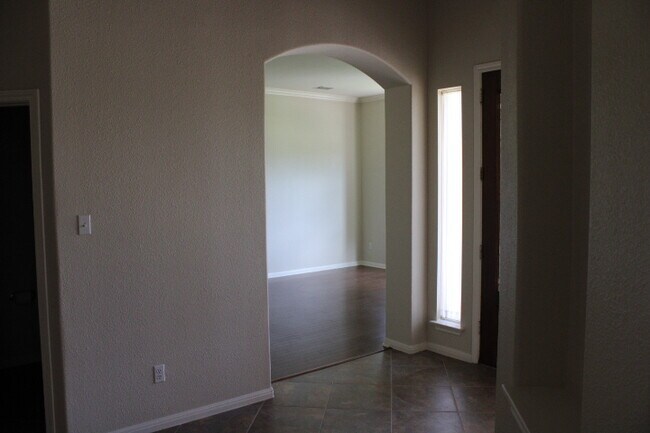 Building Photo - 108 Sentry Point