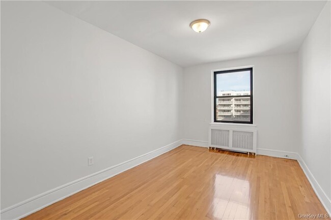 Building Photo - 254 Martine Ave