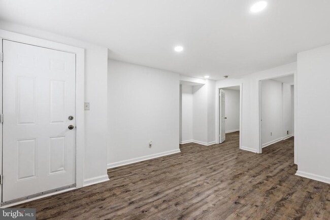 Building Photo - 3816 W Bay Ave