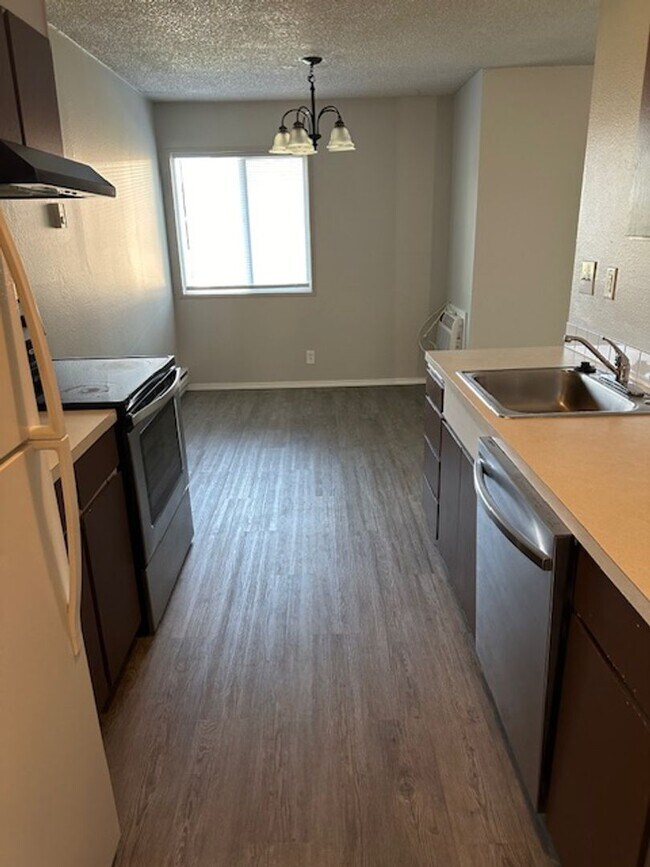 Building Photo - Amazing Two Bedroom!
