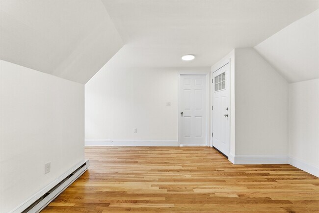 Building Photo - 70 Bellevue St