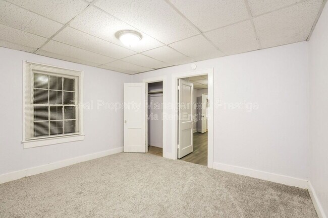 Building Photo - 117 6th Ave N