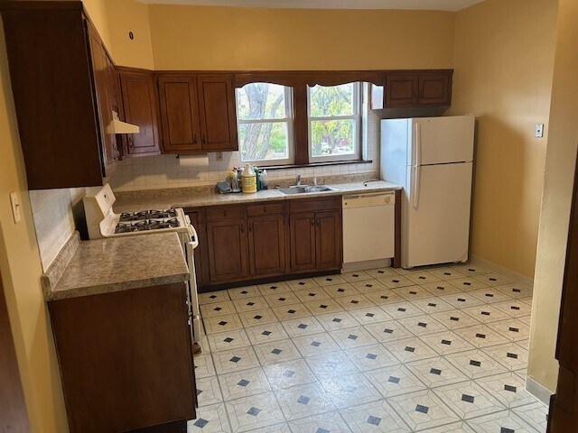 Building Photo - 3620 W School St