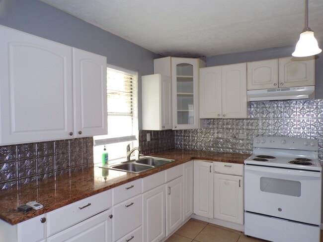 Building Photo - 703 Northington St