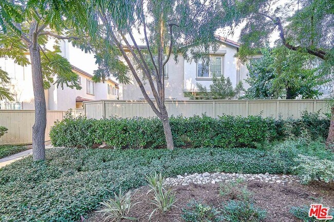 Building Photo - 915 Somerville