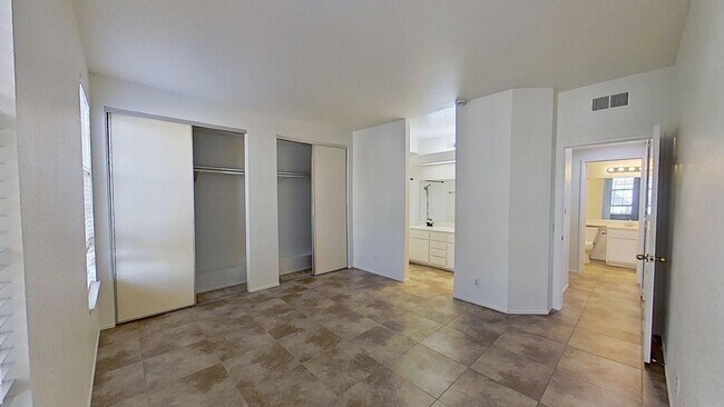 Building Photo - 33 Santa Agatha