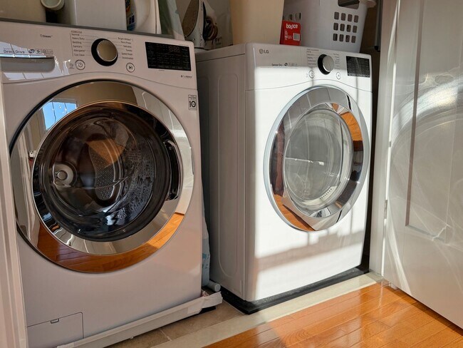 Building Photo - 1539 Barnett St