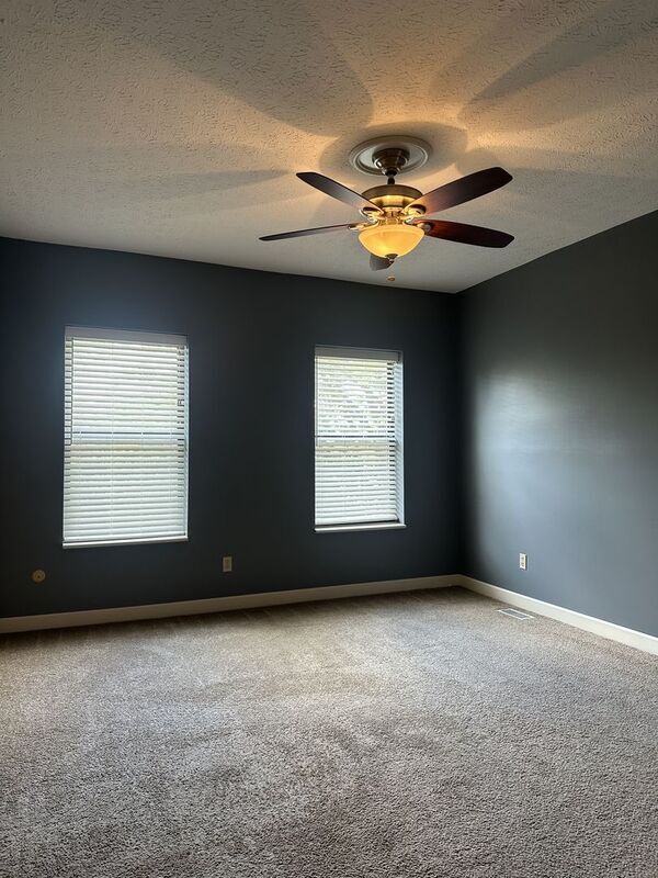 Building Photo - 820 Summit St