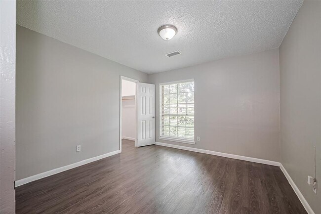 Building Photo - 14319 Waterville Way