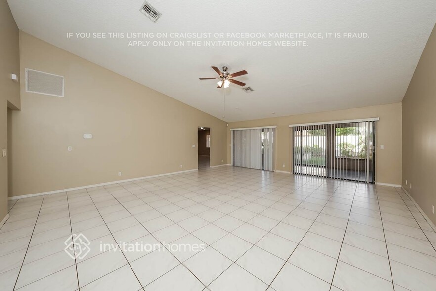 Building Photo - 301 SW 27th Ave