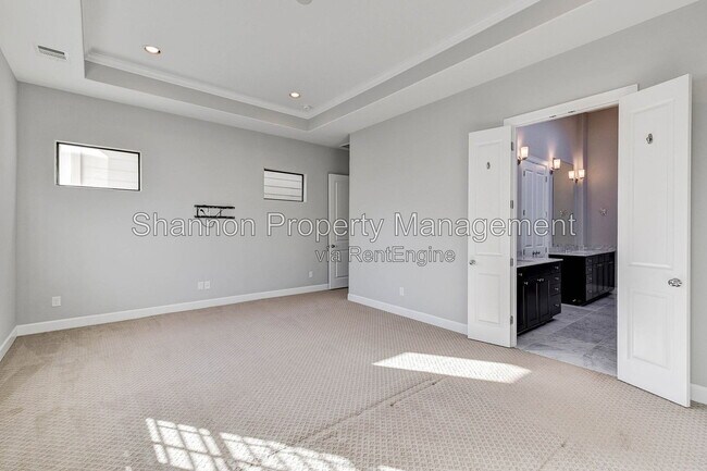 Building Photo - 1215 W 24th St