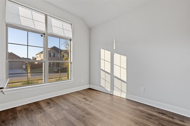 Building Photo - 2607 Rosebud Ln