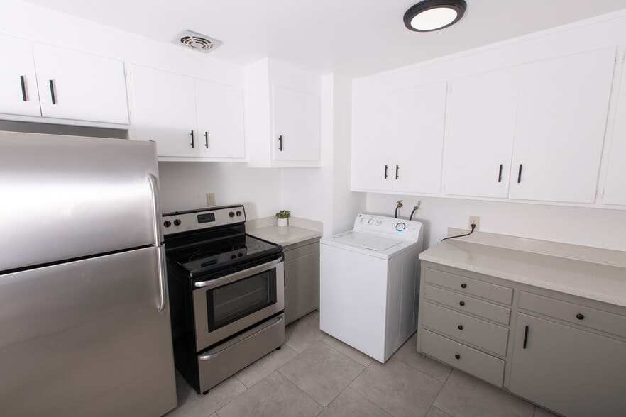 Kitchen - 3440 64th Avenue Plz