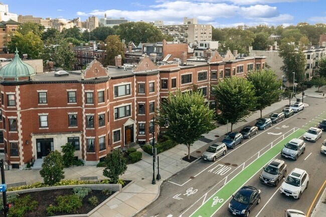 Building Photo - 903 Beacon St
