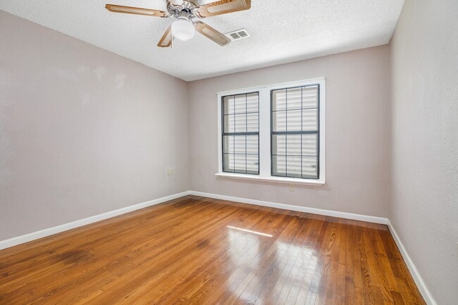 Building Photo - 1413 53rd St